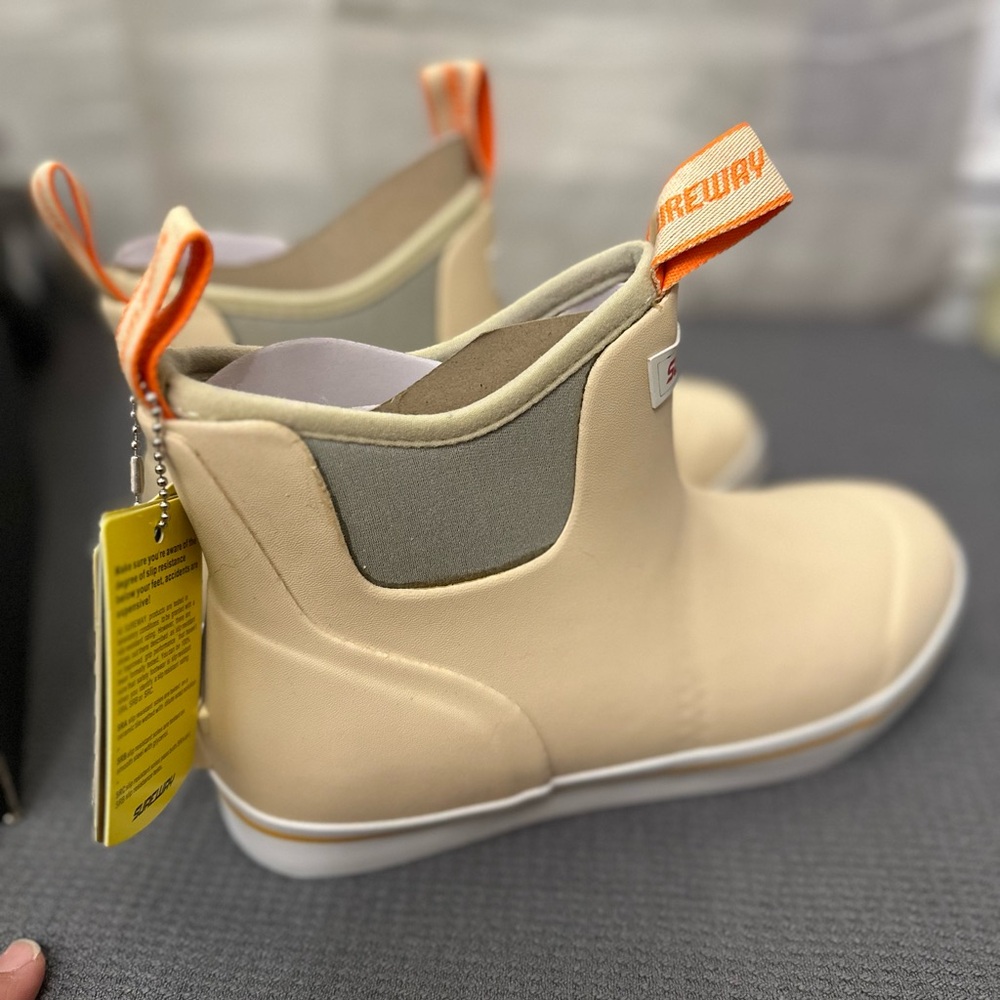 Sureway Beige and Orange Pull-On Rain Boots WATERPROOF Men’s 5/Women’s 7 - Picture 3 of 12